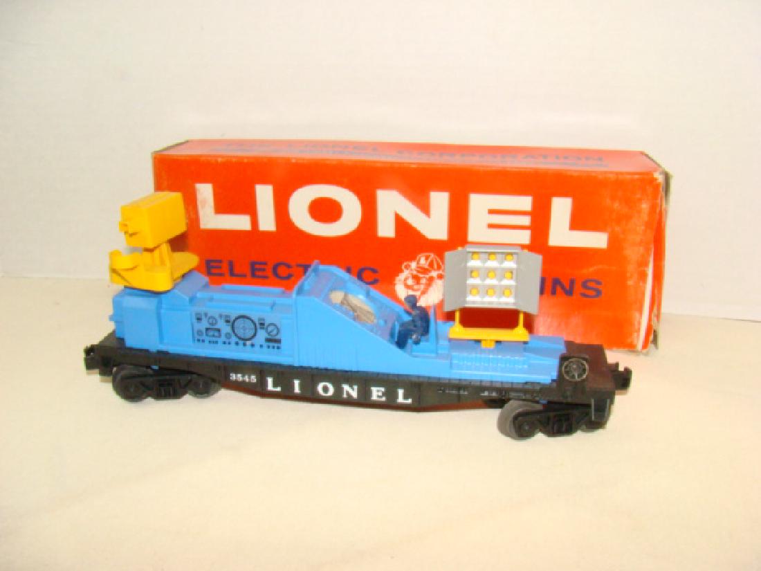 OPERATING TV MONITOR CAR 3545 BY LIONEL TRAINS-ORI: LIONEL TRAINS-OPERATING TV MONITOR CAR 3545 -MISSING TV CAMERA MAN-ORIGINAL BOX - BOX DAMAGE- FLAP TEAR/MISSING -COLOR WEAR