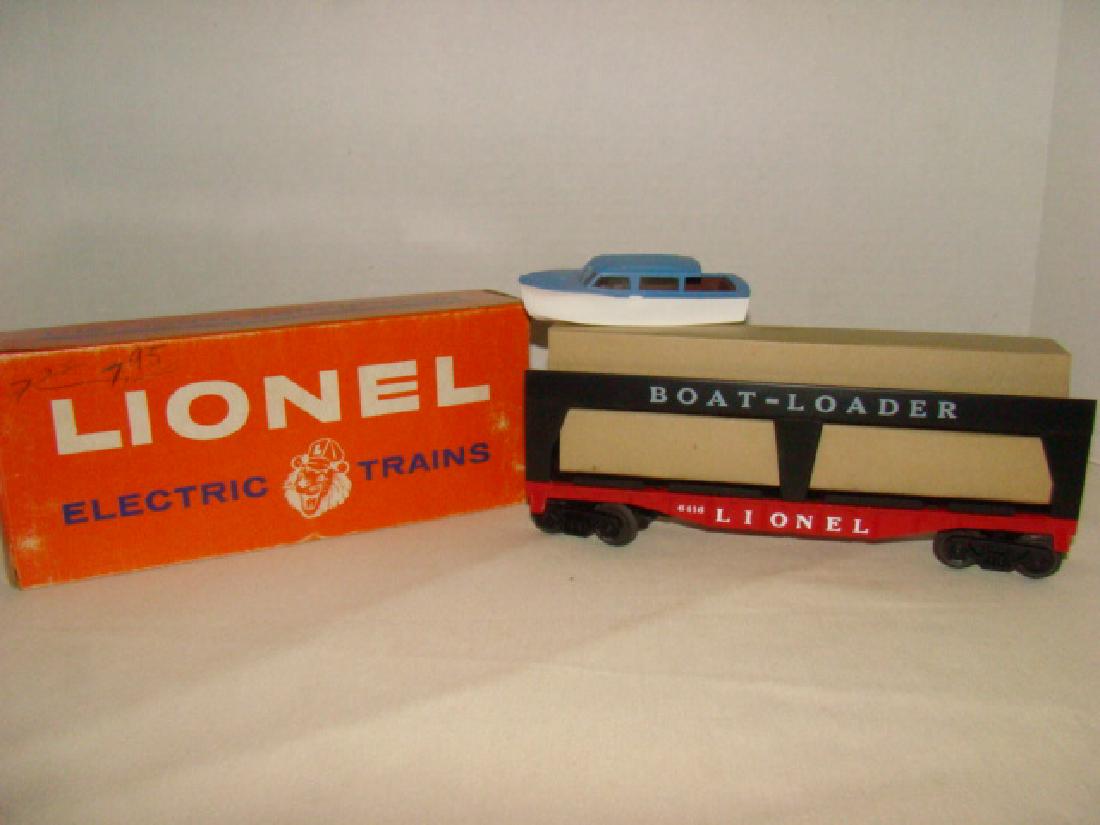 LIONEL BOAT TRANSPORT CAR - NIB: LIONEL TRAINS-BOAT TRANSPORT CAR - NIB - APPEARS TO BE 4 BLUE & WHITE BOATS IN ORIGINAL PACKING SLEEVES-BOX DAMAGE-COLOR WEAR-INK MARKINGS-FLAP TEARS/MISSING-STICKERS