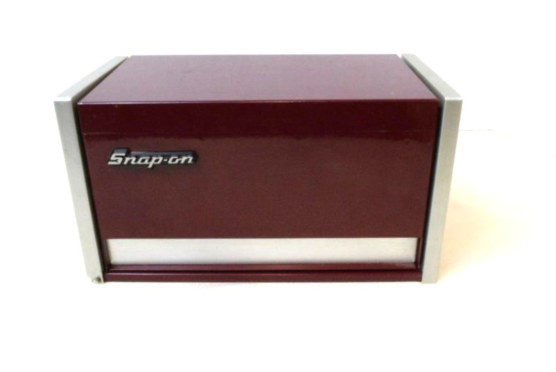 SMALL SNAP ON TOOL CHEST-ADVERTINSING -DISPLAY MOD: SMALL SNAP ON TOOL CHEST-ADVERTISING-DISPLAY MODEL?-8 1/2L X4H. MAROON & SILVER-LID LIFTS AND FOLDS BACK TO SHOW TOP TRAY WITH 3 PULL DRAWERS-SMALL PAINT CHIP