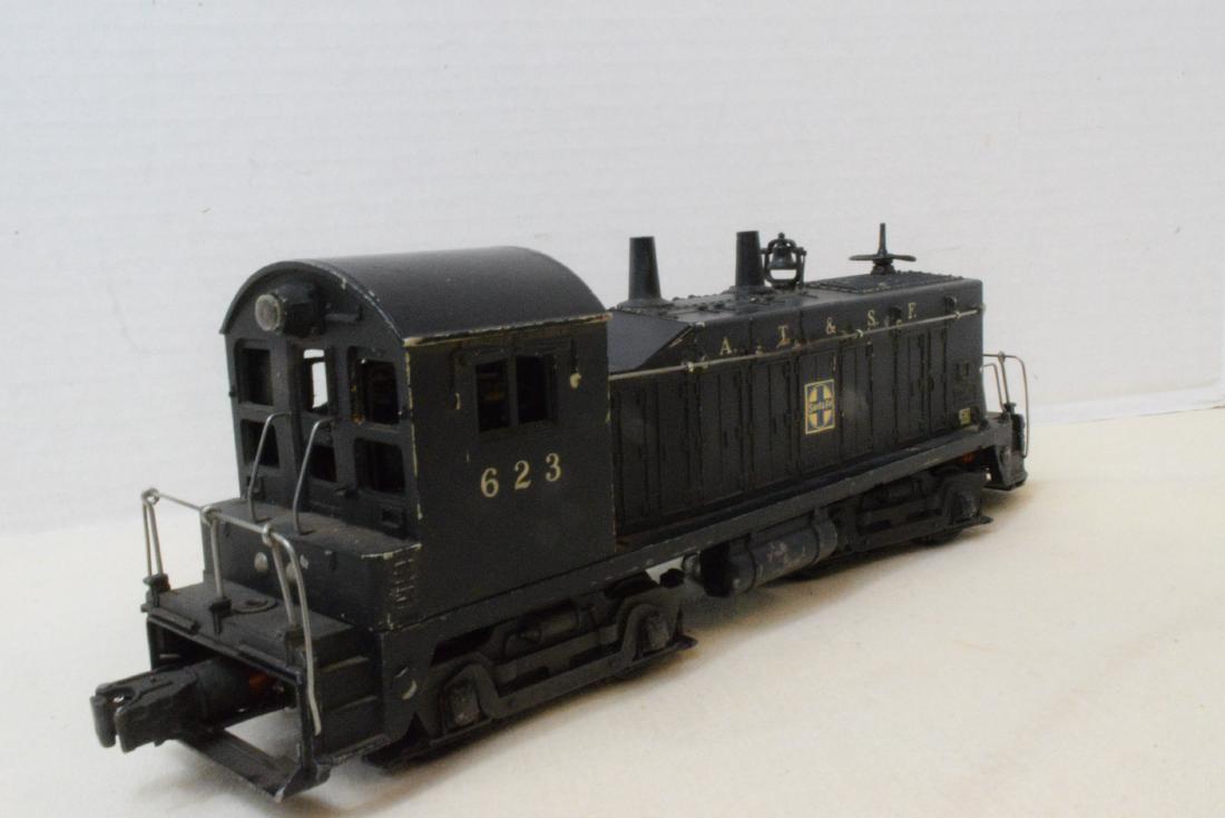 LIONEL LOCOMOTIVE 623: LIONEL LOCOMOTIVE 623- APPEARS COMPLETE BUT USED - COLOR WEAR - UNTESTED
