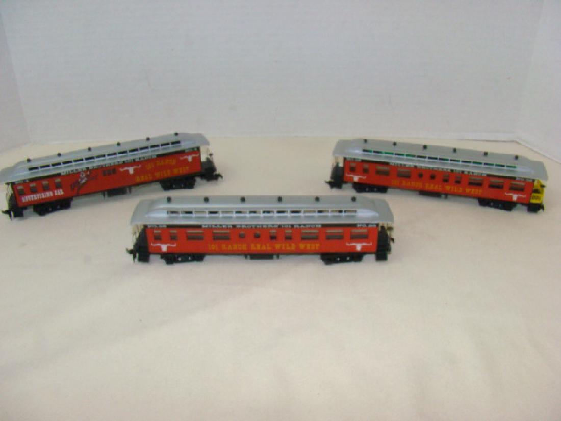 3 ROUNDHOUSE HO SCALE OBSERVATION & ADVERTISING TR: ROUNDHOUSE HO SCALE 2 OBSERVATION 36 & 1 ADVERTISING TRAIN 4 CARS- MILLER BROTHERS 101 RANCH REAL WILD WEST-ADVERTISING CAR TOP IS LOOSE FROM BOTTOM-ONE OBSERVATION CAR IS MISSING YELLOW RAILING