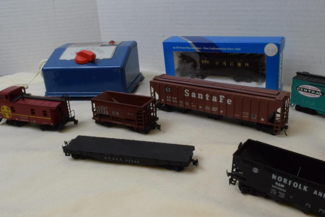 MARKLIN & MANTUA HO SCALE BOXCARS & MORE: MARKLIN & MANTUA HO SCALE BOXCARS -MANTUA 718-20 OBSERVATION CAR NIB - SANTA FE COVERED HOPPER 309693- NYC BOXCAR 47062-ENCLOSED PIPE CAR SP 1000-SANTA FE CABOOSE 58603-GRAIN CAR 7138 MARKLIN TRANSFOR