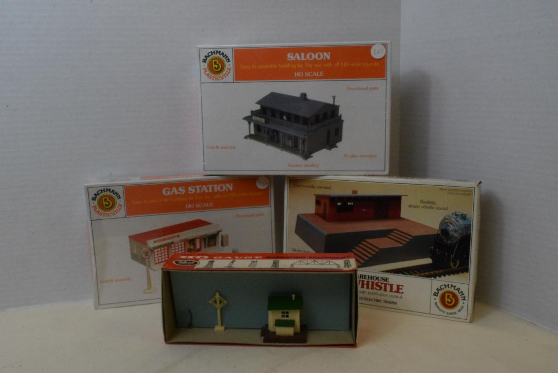 3 BACHMANN HO SCALE PLASTICVILLE KITS AND MORE: 3 BACHMANN HO SCALE PLASTICVILLE KITS- WAYSIDE WARHOUSE STEAM WHISTLE-SALOON-GAS STATION - IDEAL CROSSING WATCHMAN - ALL NEW IN PACKAGES