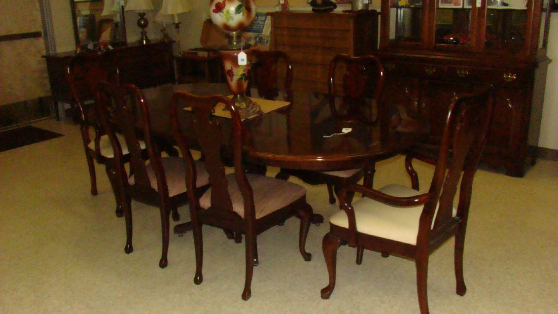 THOMASVILLE DINING ROOM SET: THOMASVILLE DINING ROOM SET- TABLE WITH 6 CHAIRS- MATCHING CHINA HUTCH 2 GLASS SHELVES-LIGHTED-2 CAPTAIN CHAIRS WITH CREAM PADDED SEATS-4 REGULAR CHAIRS WITH RED & CREAM PADDED SEATS-RICH DARK BROWN C