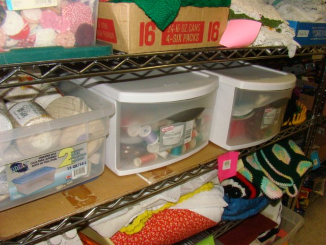 VARIOUS TYPES OF THREAD-CROCHET-SEWING & SEWING NO: VARIOUS TYPES OF THREAD-CROCHET-SEWING & SEWING NOTIONS-BOBBINS-QUILT WEIGHTS-SEWING MACHINE NEEDLES-PIN CUSHIONS-TRIM IN PLASTIC DRAWER/CONTAINERS & MORE