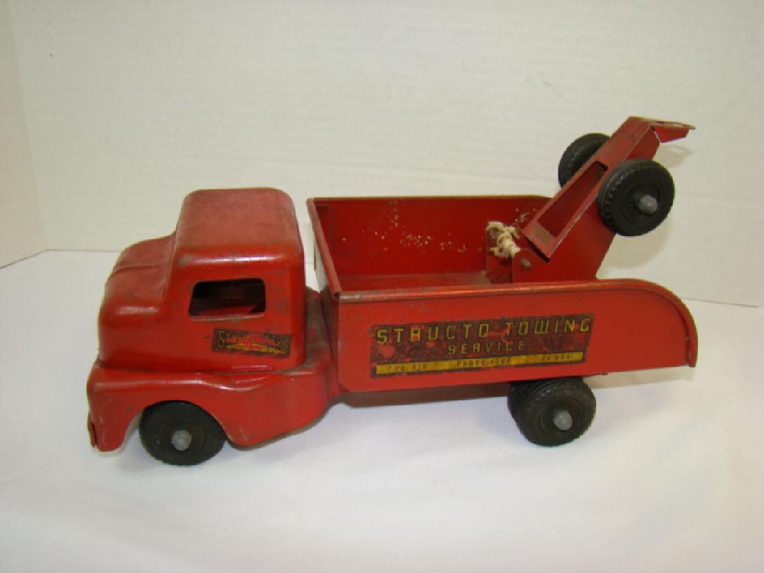 1950'S STRUCTO TOWING SERVICE TOY TRUCK: 1950'S STRUCTO TOWING SERVICE TOY TRUCK- TRUCK WILL NEED HOOK & STRING FOR BOOM. PAINT SCRATCHES-LABEL SCTRACHES & RUB OFF- METAL WEAR IN SOME AREAS