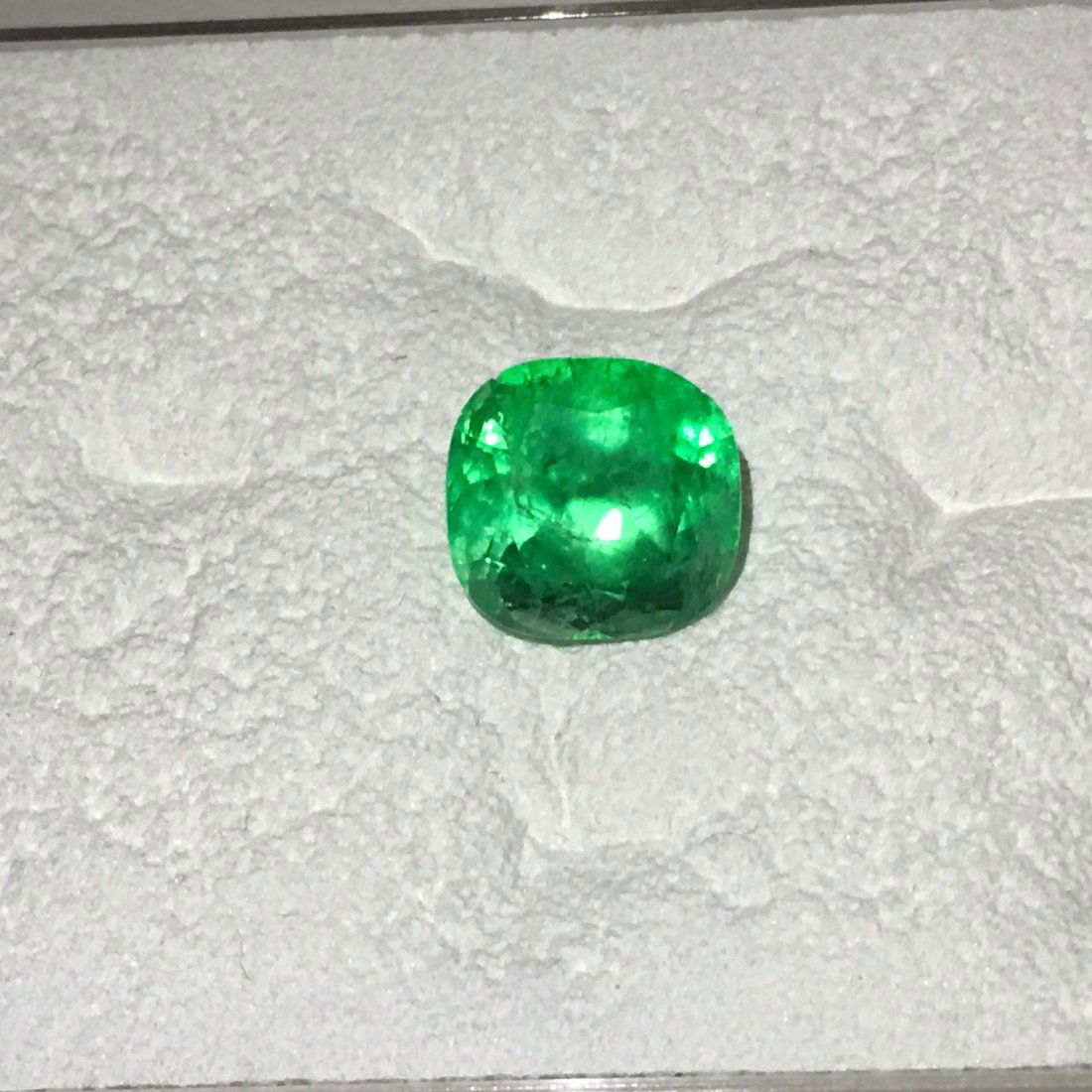 8.90ct Oval cut Colombian Emerald (1 of 2)