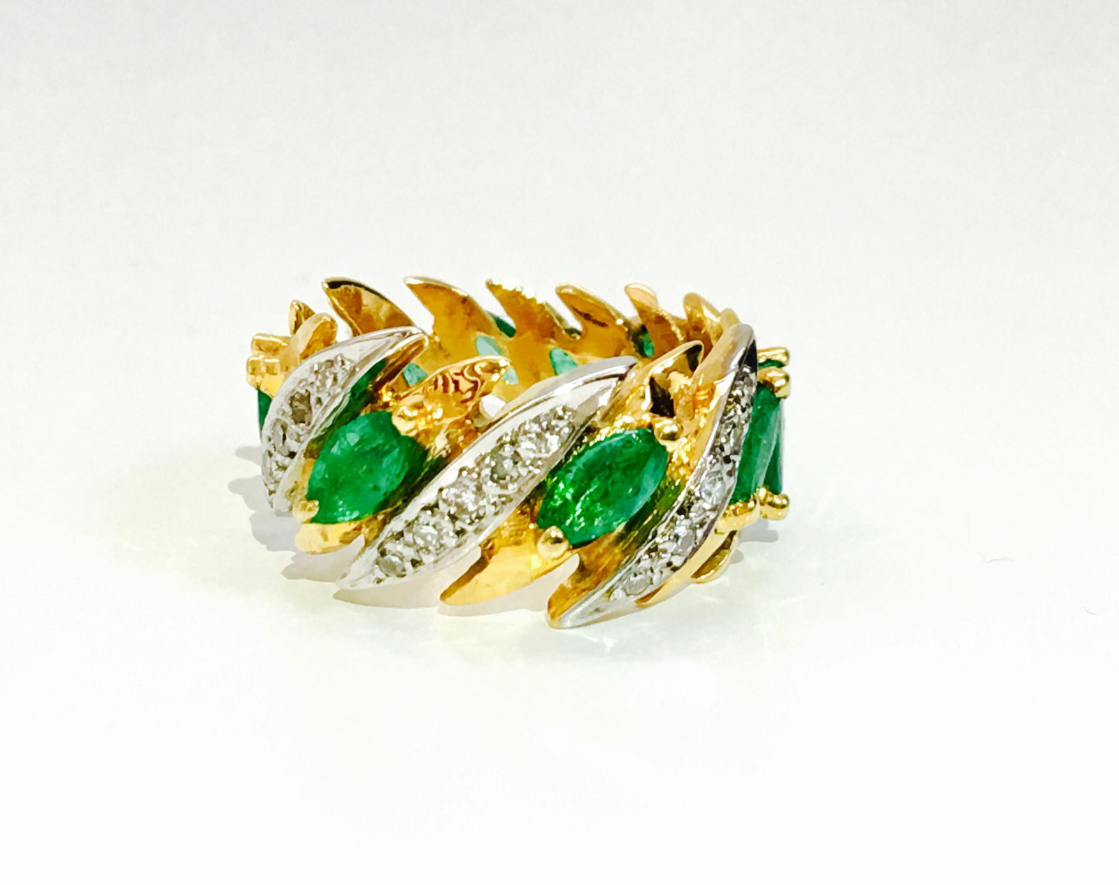 14K Gold, 3.00 CT VS Diamond & Emerald Spiral Band/Ring (1 of 6)