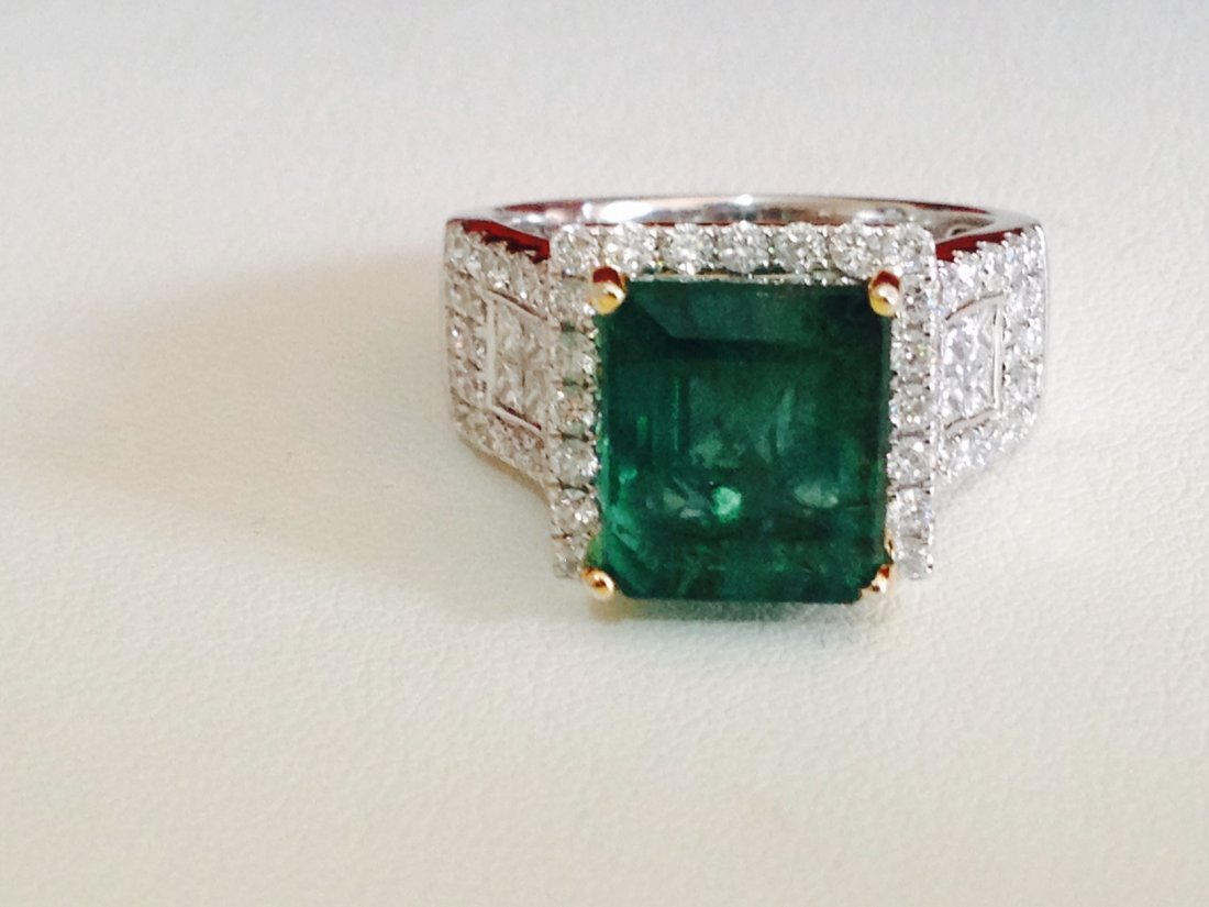5.5 CT Natural Emerald And  Diamond Ring (1 of 9)