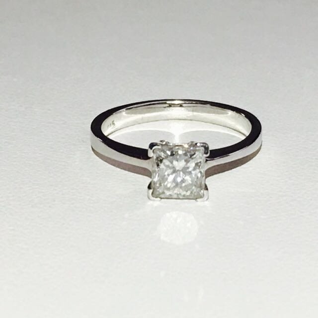 1 CARAT DIAMOND ENGAGEMENT RING (1 of 6)