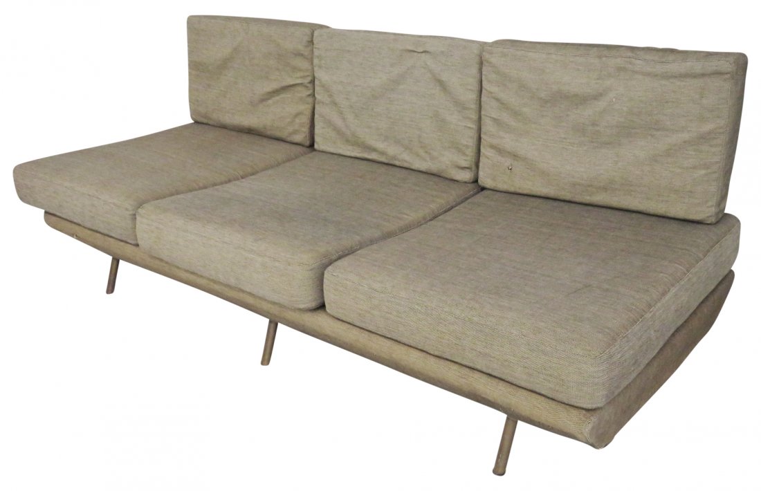 ZANUSO METAL LEG UPHOLSTERED DAYBED (1 of 7)