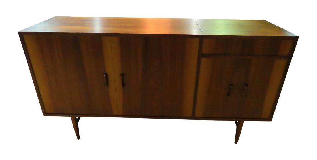 MID CENTURY MODERN WALNUT SIDEBOARD (1 of 7)