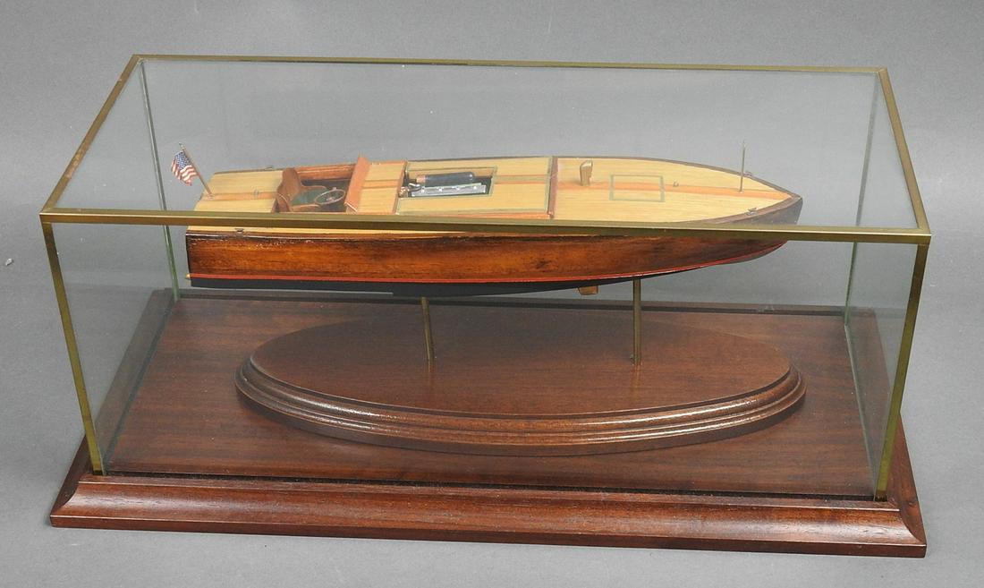 MODEL OF WOODEN HULL SPEEDBOAT IN DISPLAY CASE (1 of 6)