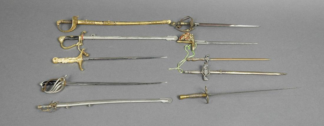 10 MINIATURE SWORDS (1 of 6)