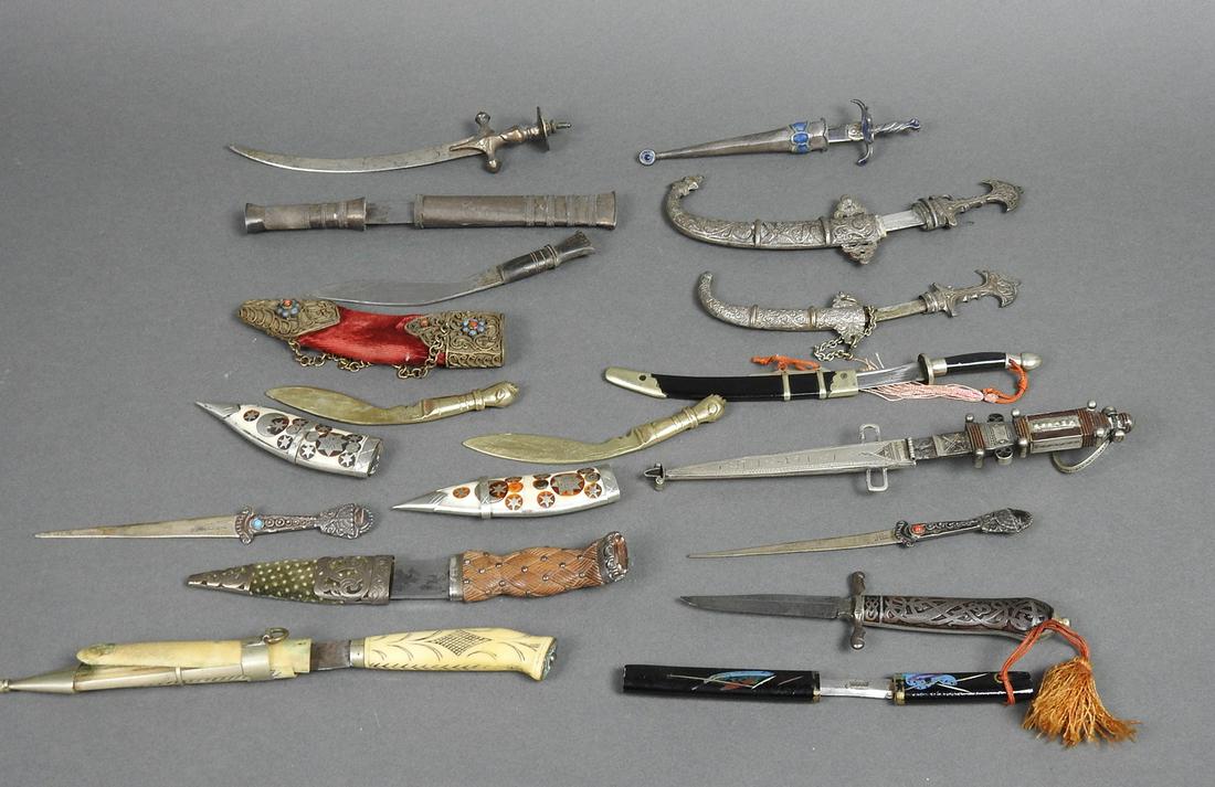 16 MIDDLE EASTERN MINIATURE DAGGERS (1 of 10)