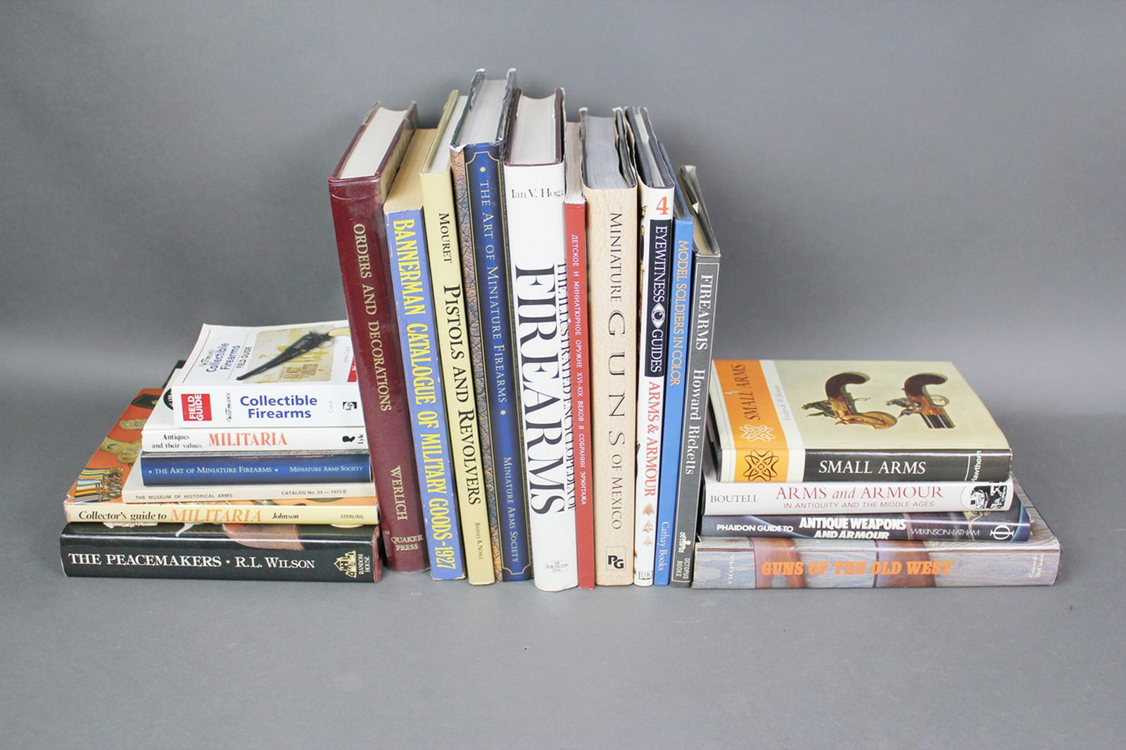 20 BOOKS: MILITARY & WEAPONS ID: Group of 20 books concerning the identification and history of weapons, armor and militaria.