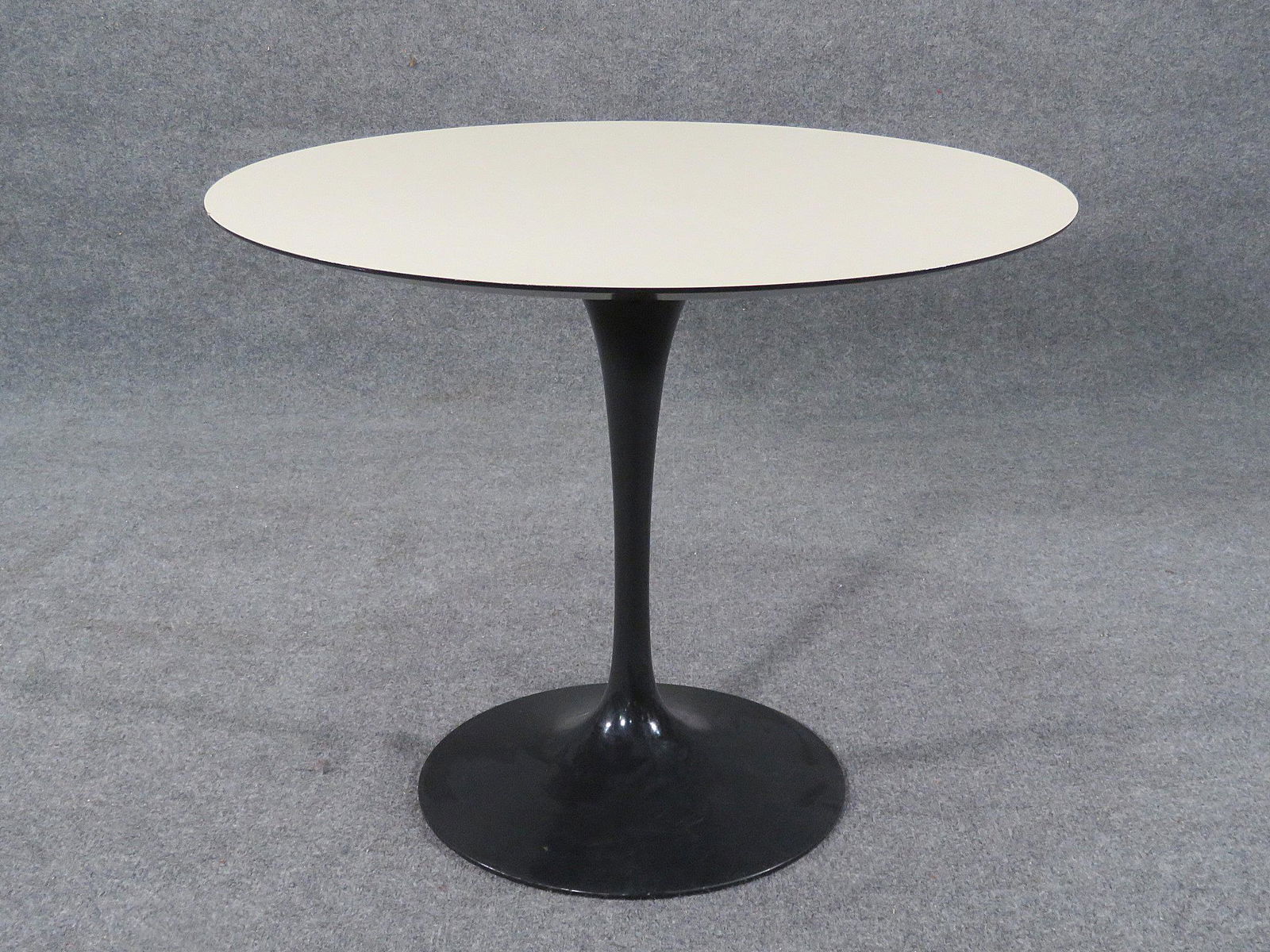 KNOLL STUDIO TULIP FORM TABLE (1 of 9)