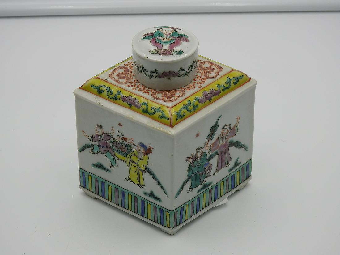 CHINESE PORCELAIN TEA CANISTER (1 of 3)
