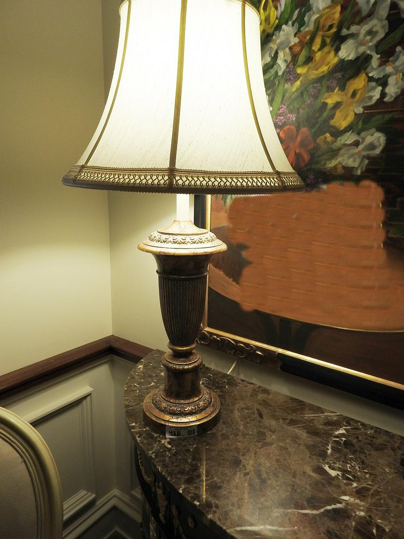 DECORATIVE REGENCY STYLE LAMP (1 of 2)
