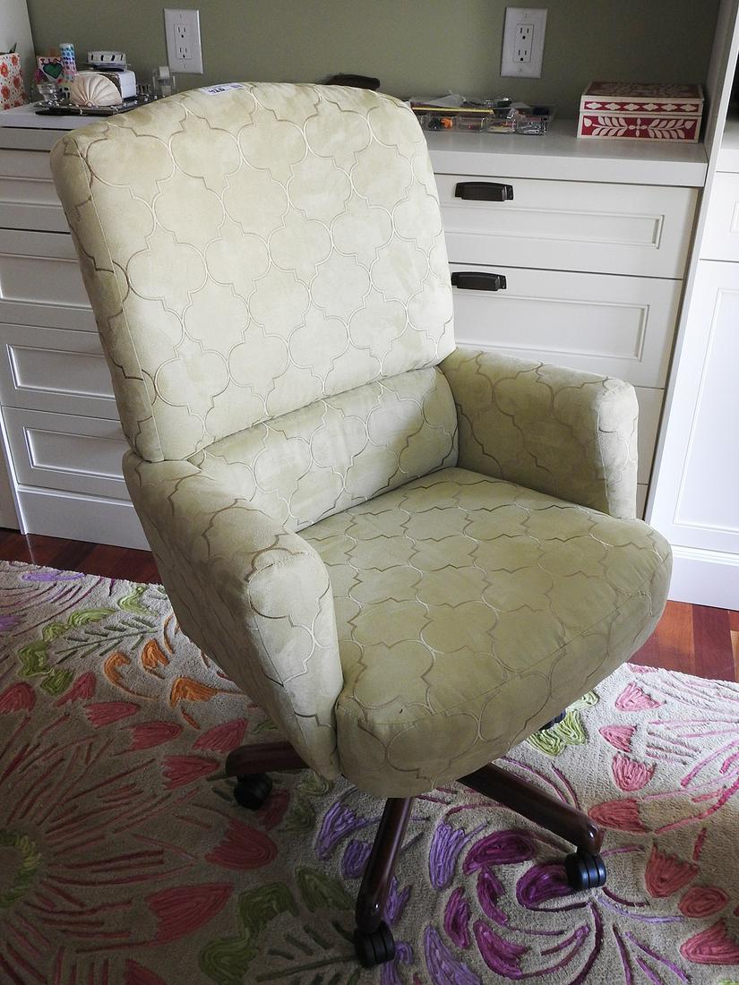 UPHOLSTERED OFFICE CHAIR (1 of 3)