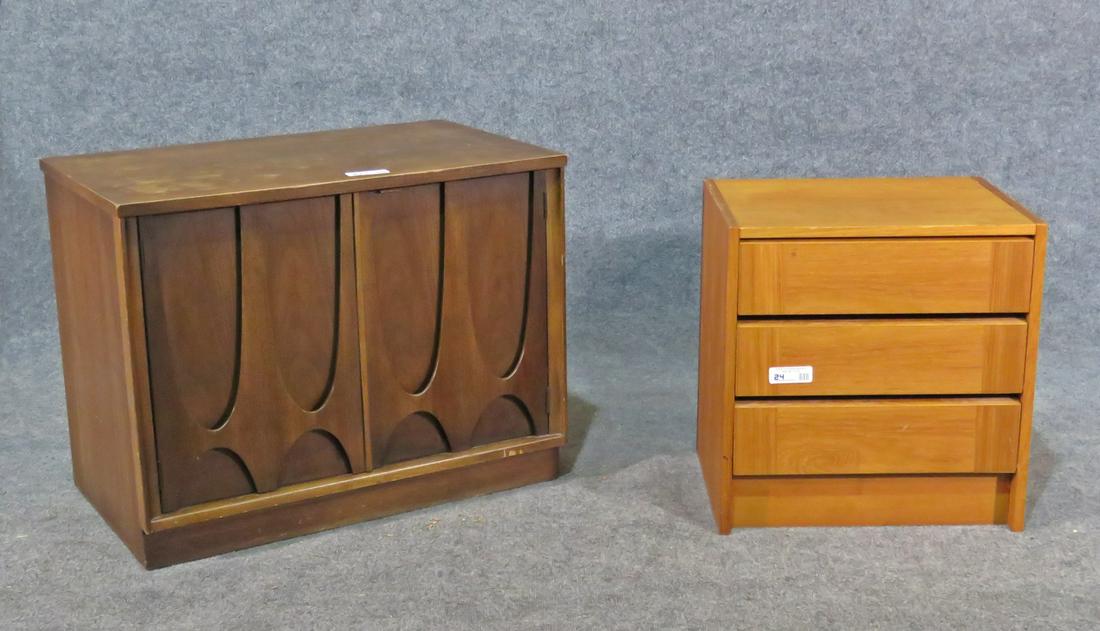 PAIR OF MISCELLANEOUS NIGHT STANDS (1 of 8)