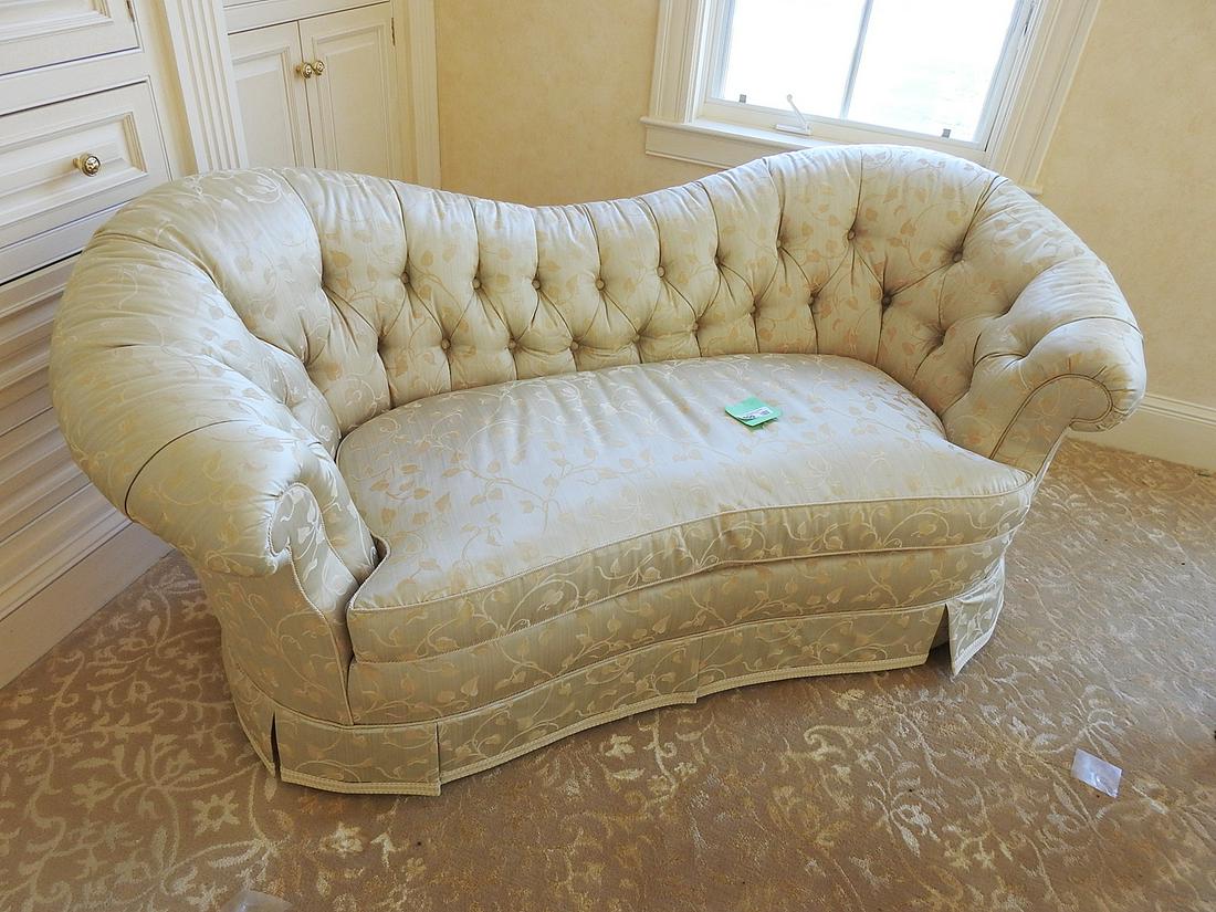 BAKER TUFTED UPHOLSTERED SETTEE (1 of 6)