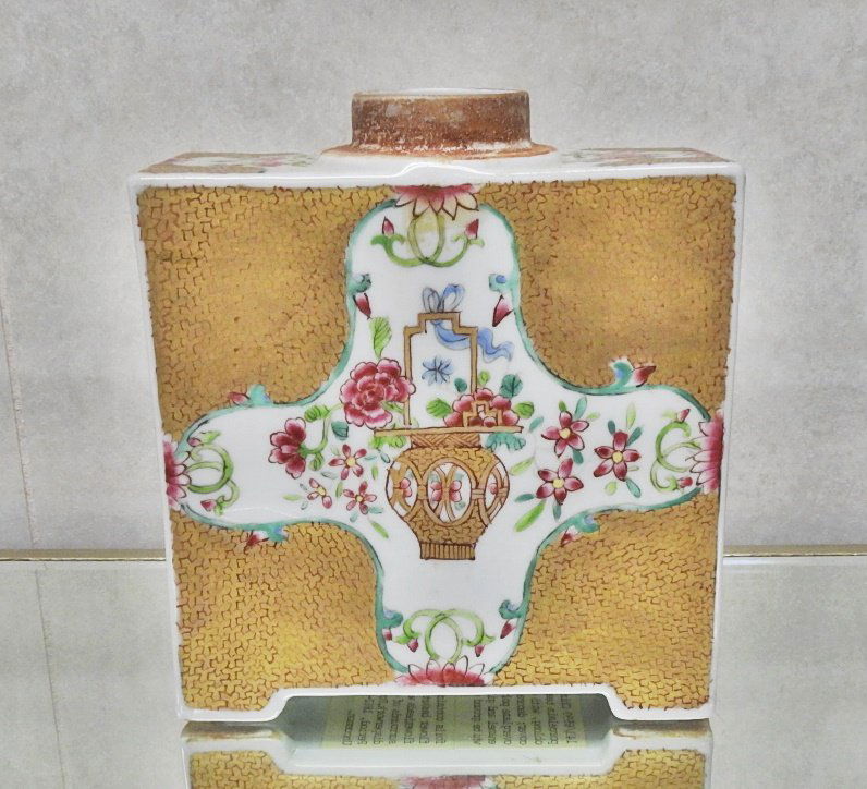 CHINESE PORCELAIN TEA CADDY (1 of 5)