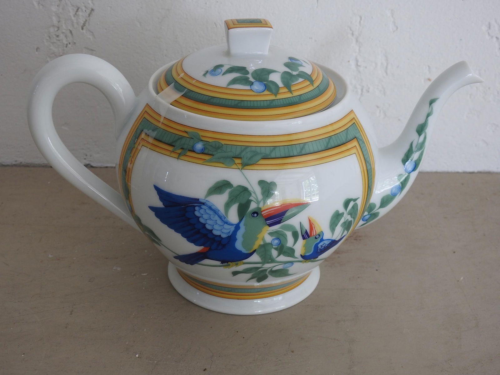 HERMES PORCELAIN TEAPOT TOUCANS (1 of 4)