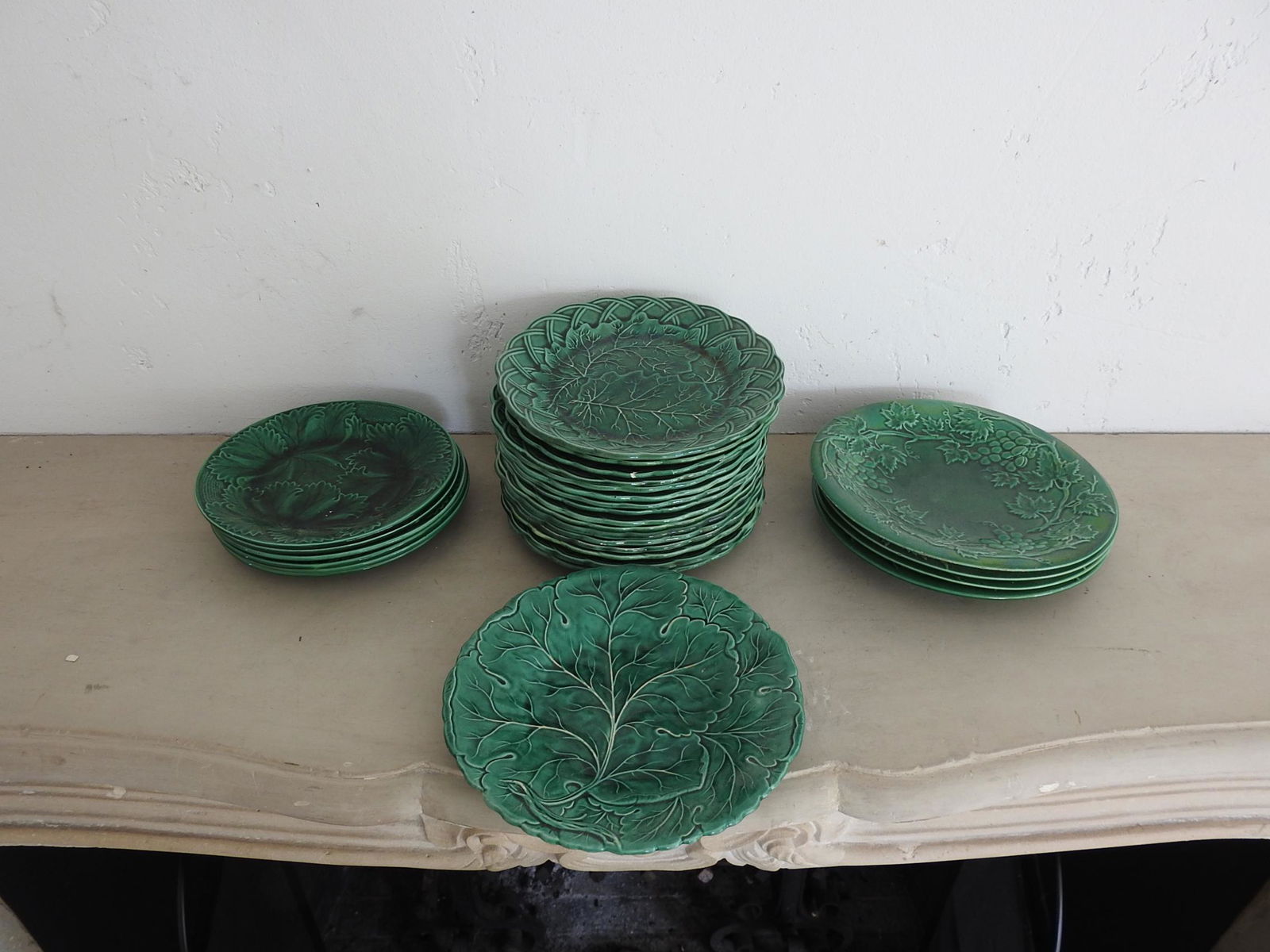 LARGE MAJOLICA CABBAGE  DISHES (1 of 7)