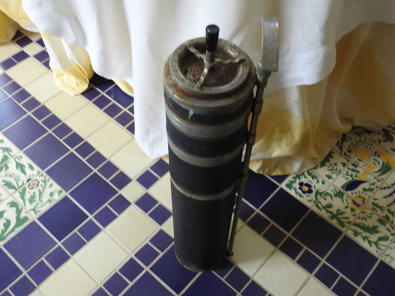 VINTAGE ART DECO ASHTRAY (1 of 1)