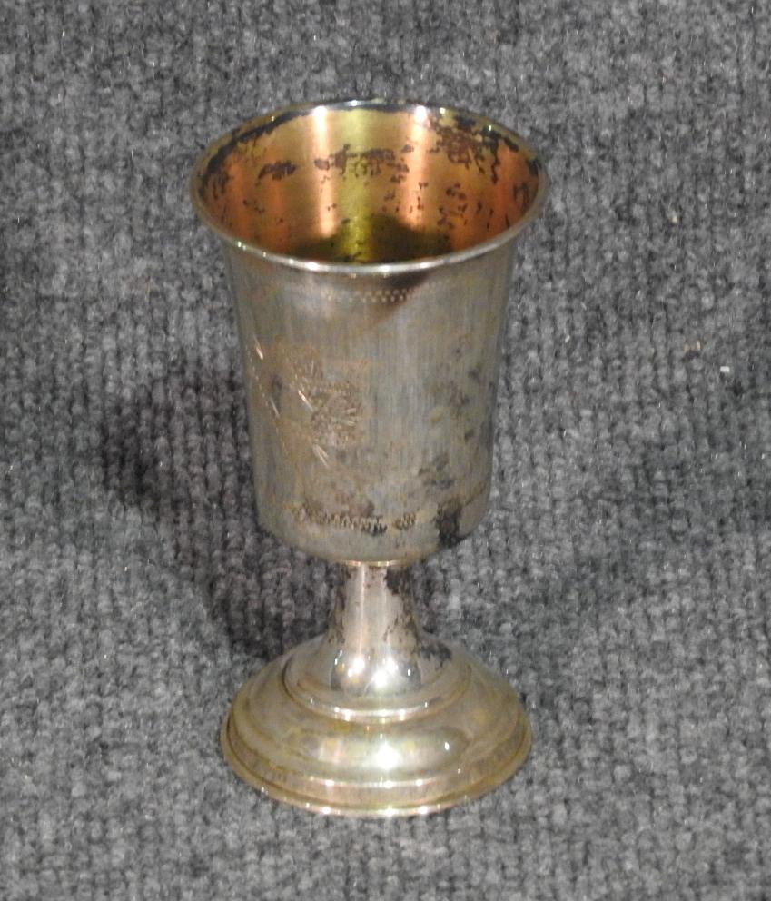 STERLING SIVLER KIDDISH CUP: Sterling silver. Approximate 2 troy ounces. 5" h x 2 3/4" diameter.