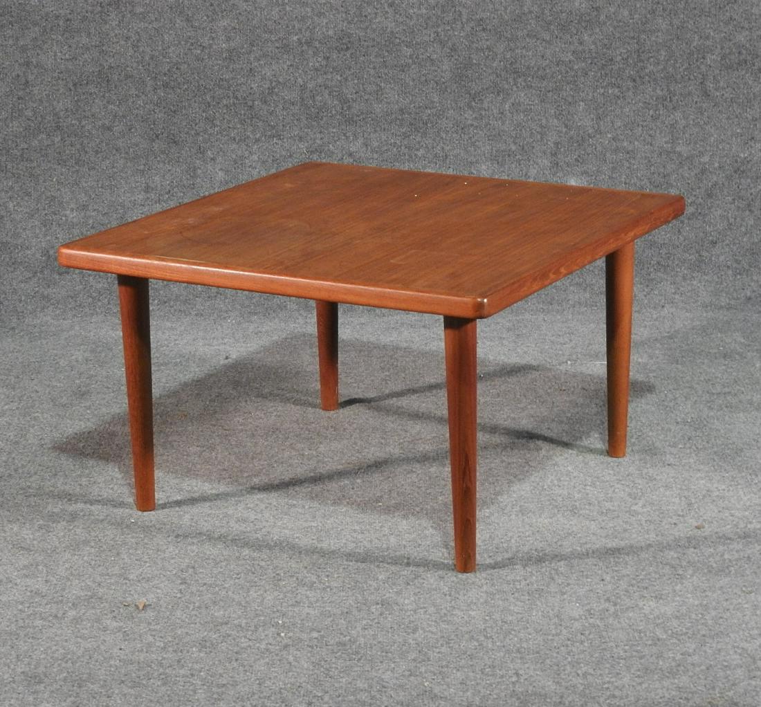 MODERN DANISH TEAK COFFEE TABLE: Teak wood.16 1/4"h. x 27 1/4"diam.