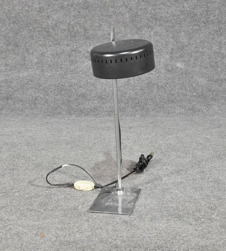 MODERN ADJUSTABLE CHROME DESK LAMP (1 of 5)