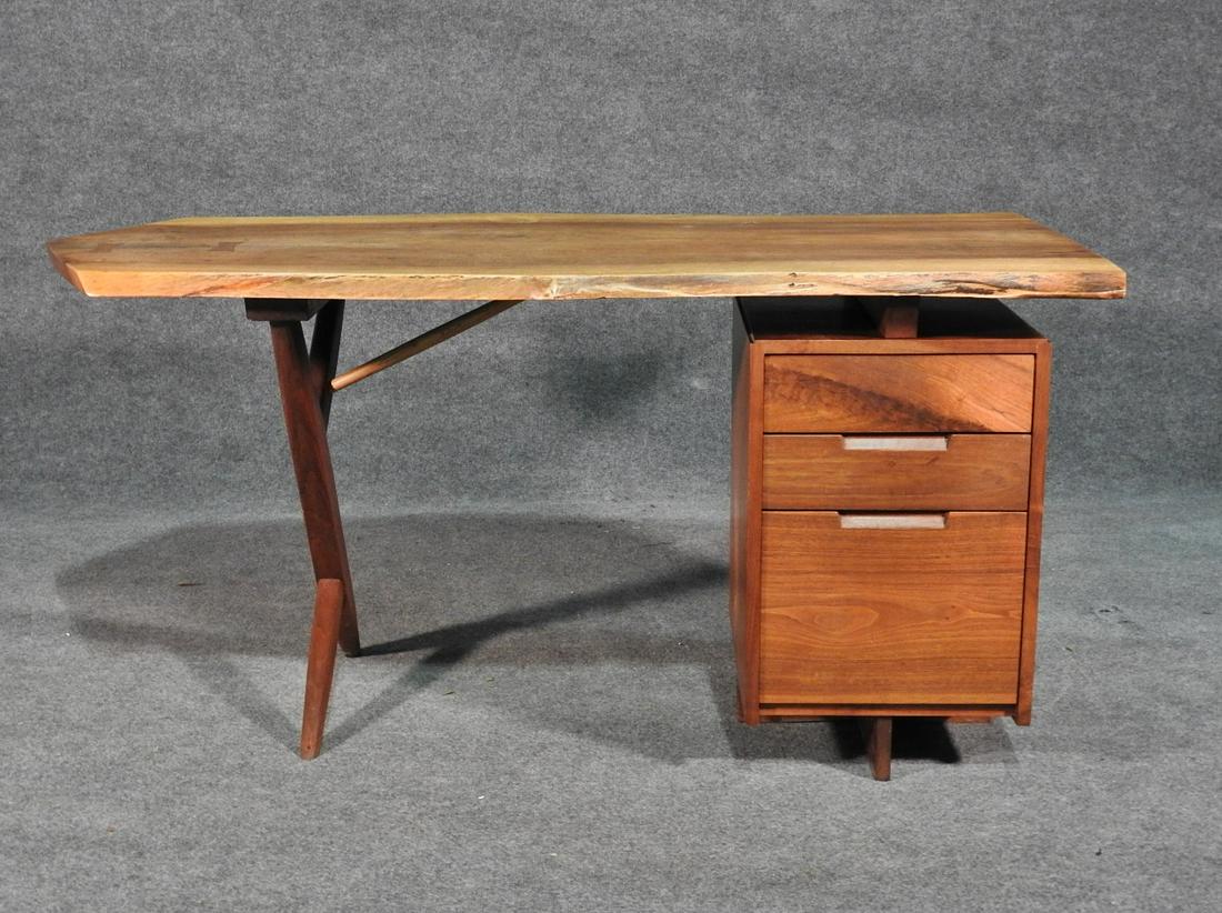 NAKASHIMA CROSS LEGGED DESK (1 of 13)