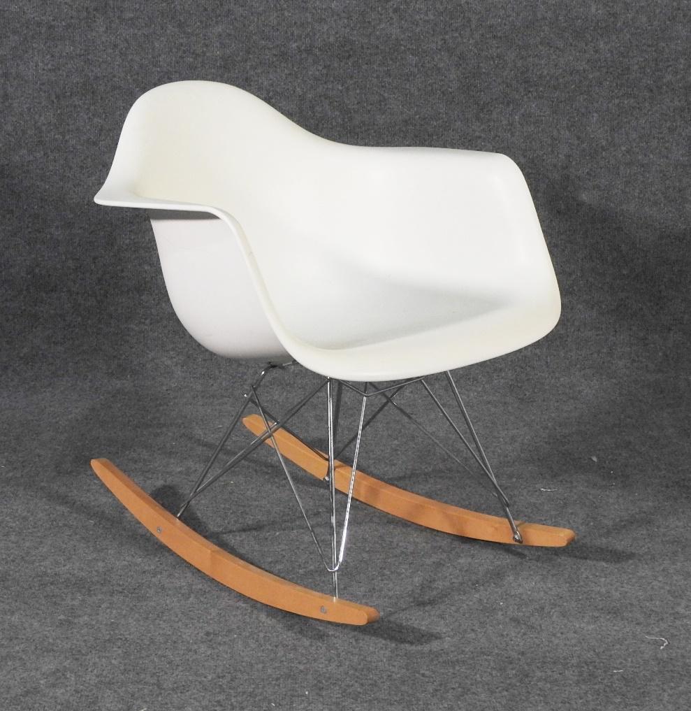 EAMES MOLDED ROCKING CHAIR (1 of 5)