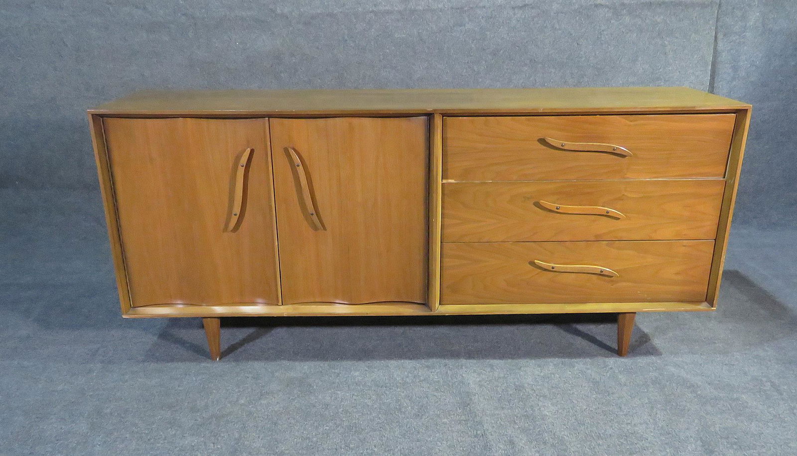 Unagusta dresser outlet