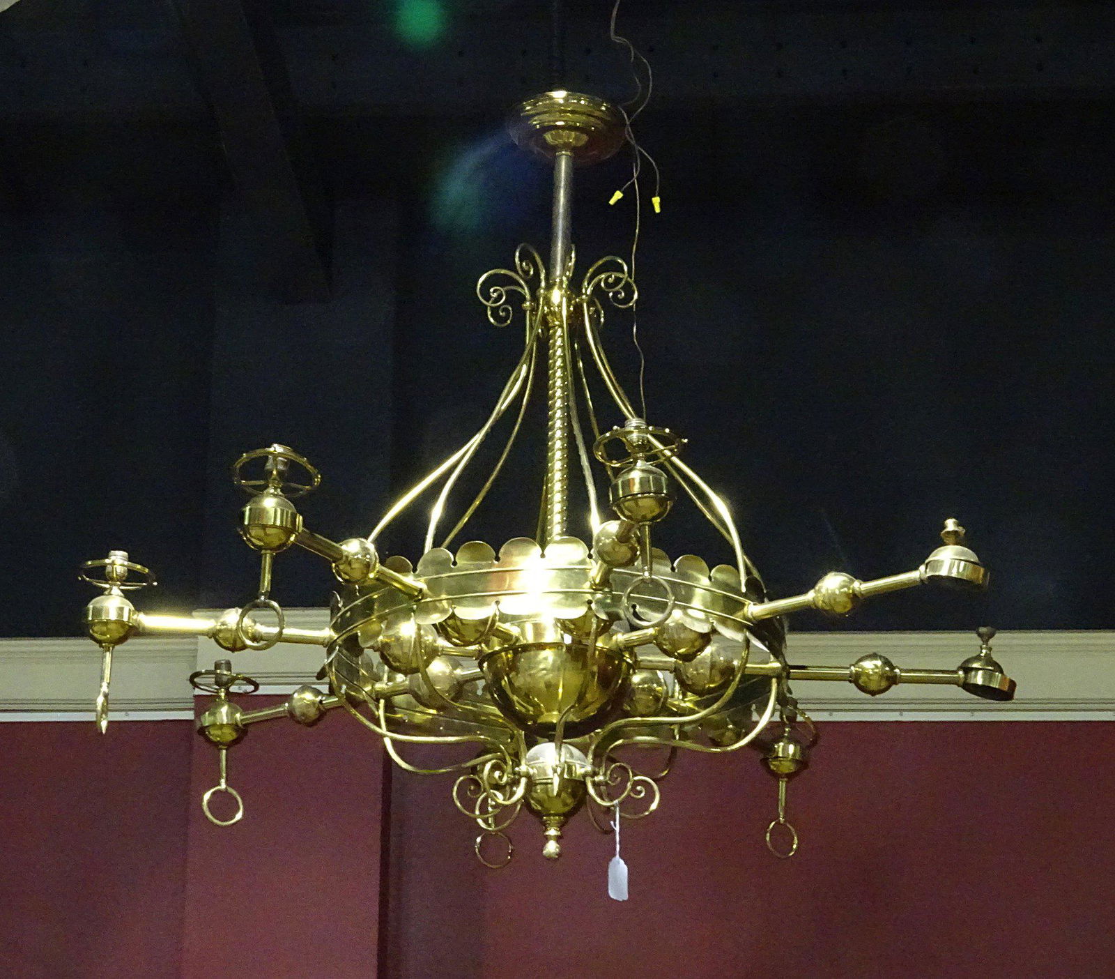VICTORIAN STYLE BRASS CHANDELIER W CENTER RING MOUNT (1 of 6)