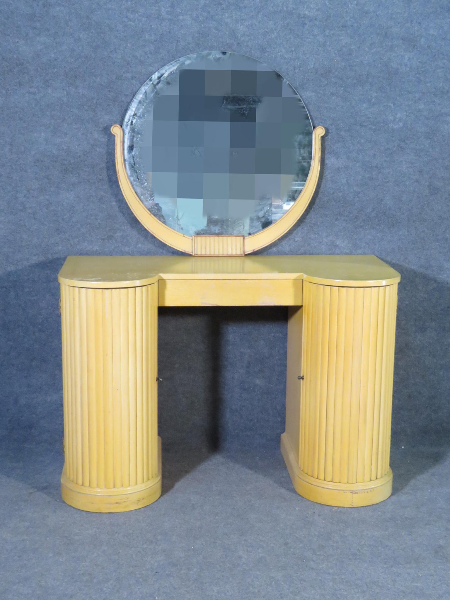 KITTINGER MODERN VANITY WITH MIRROR (1 of 9)