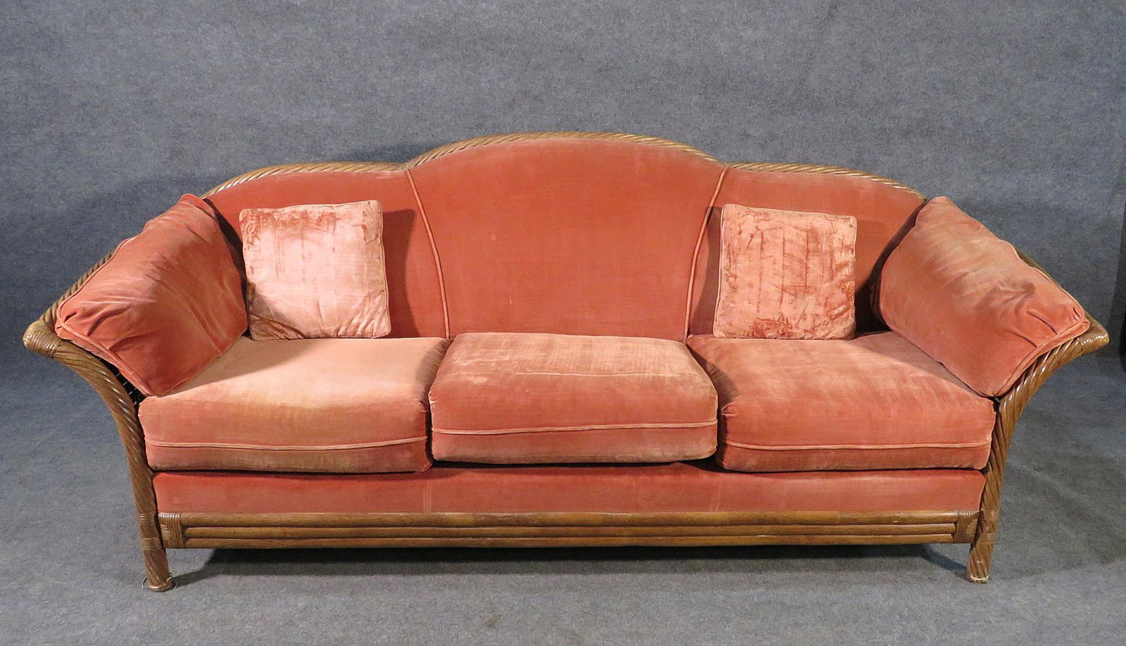 MODERN SOFA attr. LANE (1 of 7)