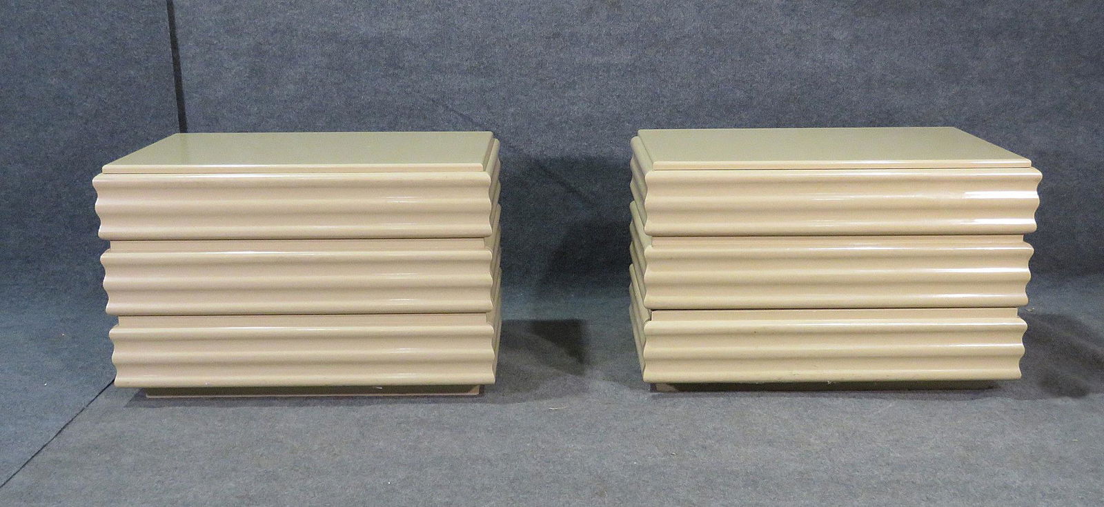 PAIR PARZINGER STYLE NIGHTSTANDS (1 of 11)