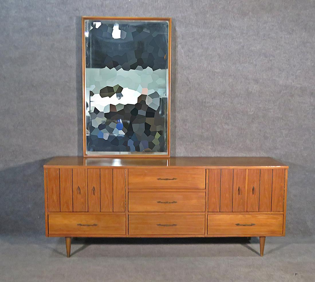 YOUNG FURNITURE MFG. CO. WALNUT LONG DRESSER & MIRROR (1 of 9)
