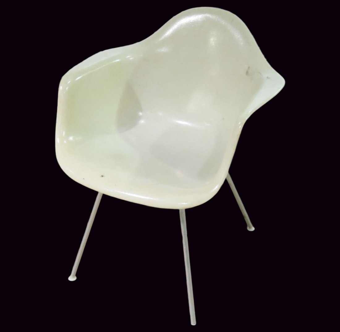 EAMES FIBERGLASS SHELL YELLOW CHAIR (1 of 10)