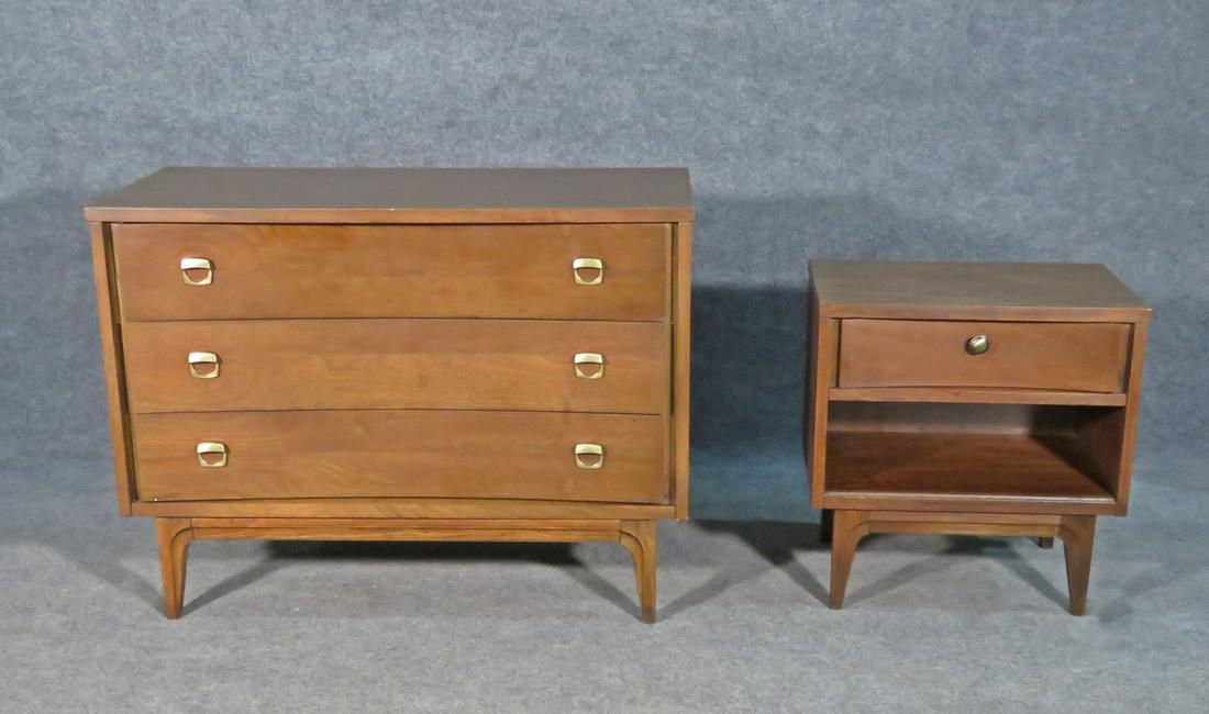 JOHNSON CARPER WALNUT CHEST & 1 NIGHT STAND (1 of 9)