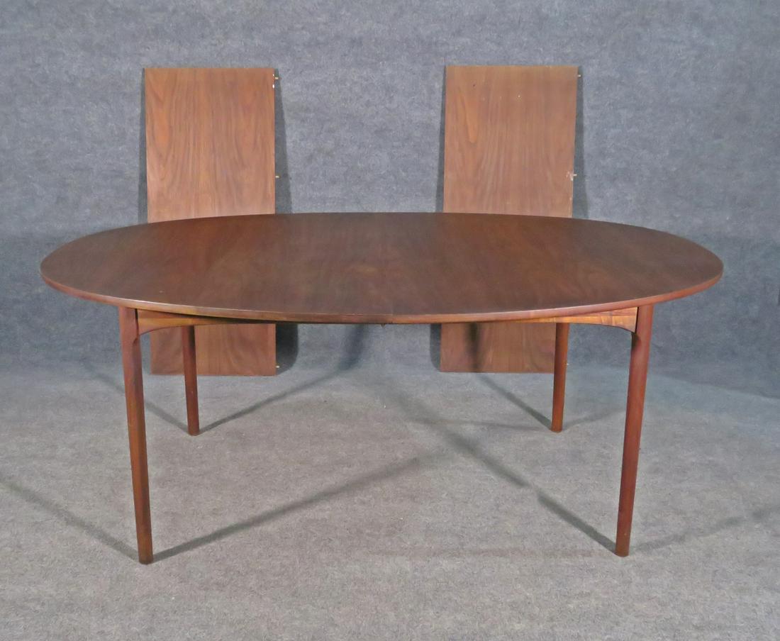 HIBRITEN WALNUT DINING TABLE (1 of 7)