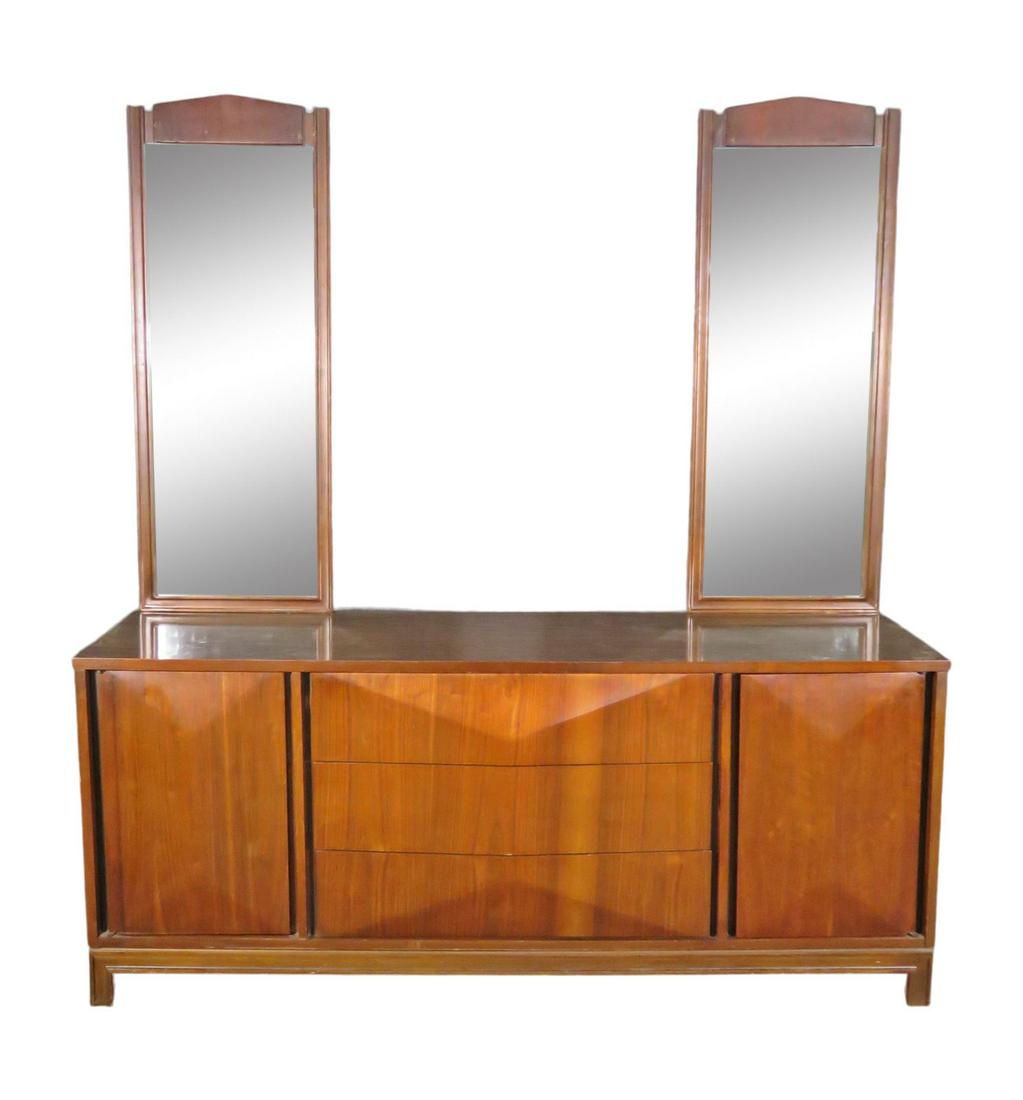 JOHNSON CARPER DIAMOND FRONT DRESSER (1 of 8)