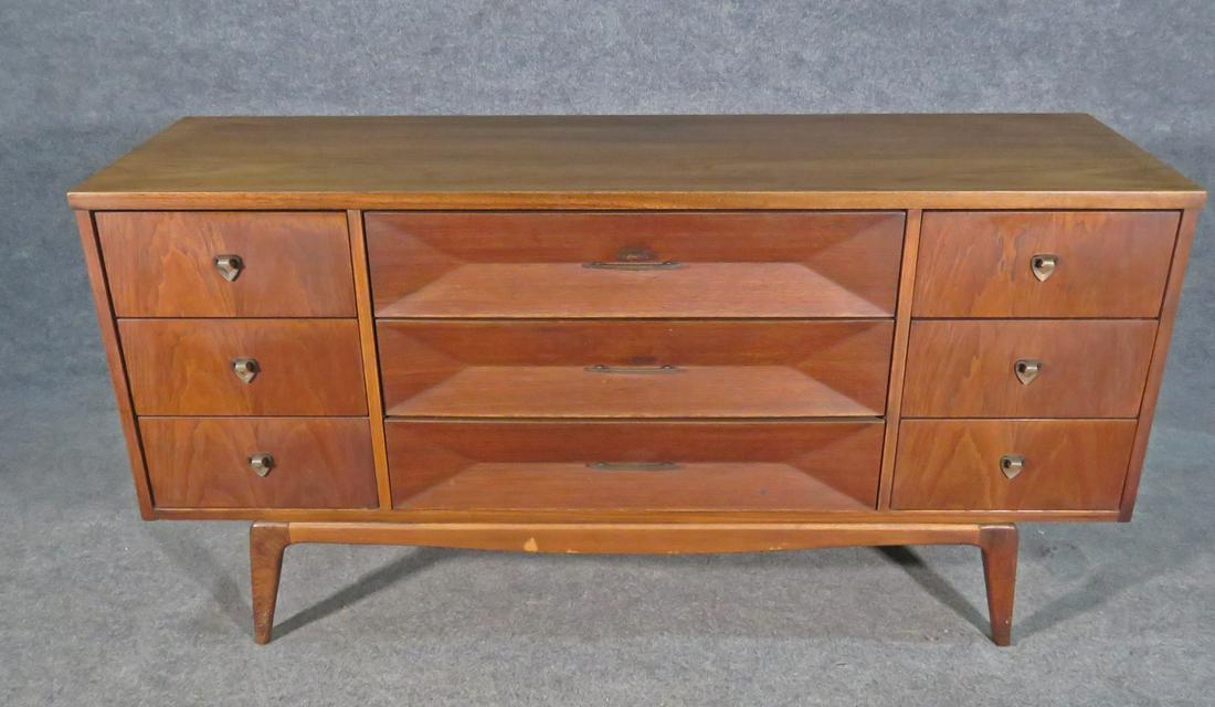 UNITED CONCAVE DIAMOND WALNUT LONG DRESSER (1 of 16)
