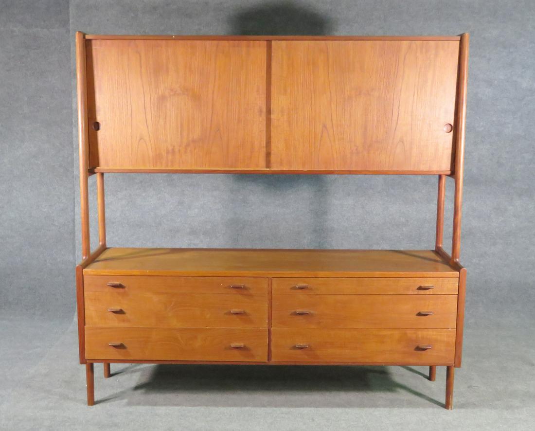 HANS WEGNER DANISH SIDEBOARD/CHINA (1 of 8)