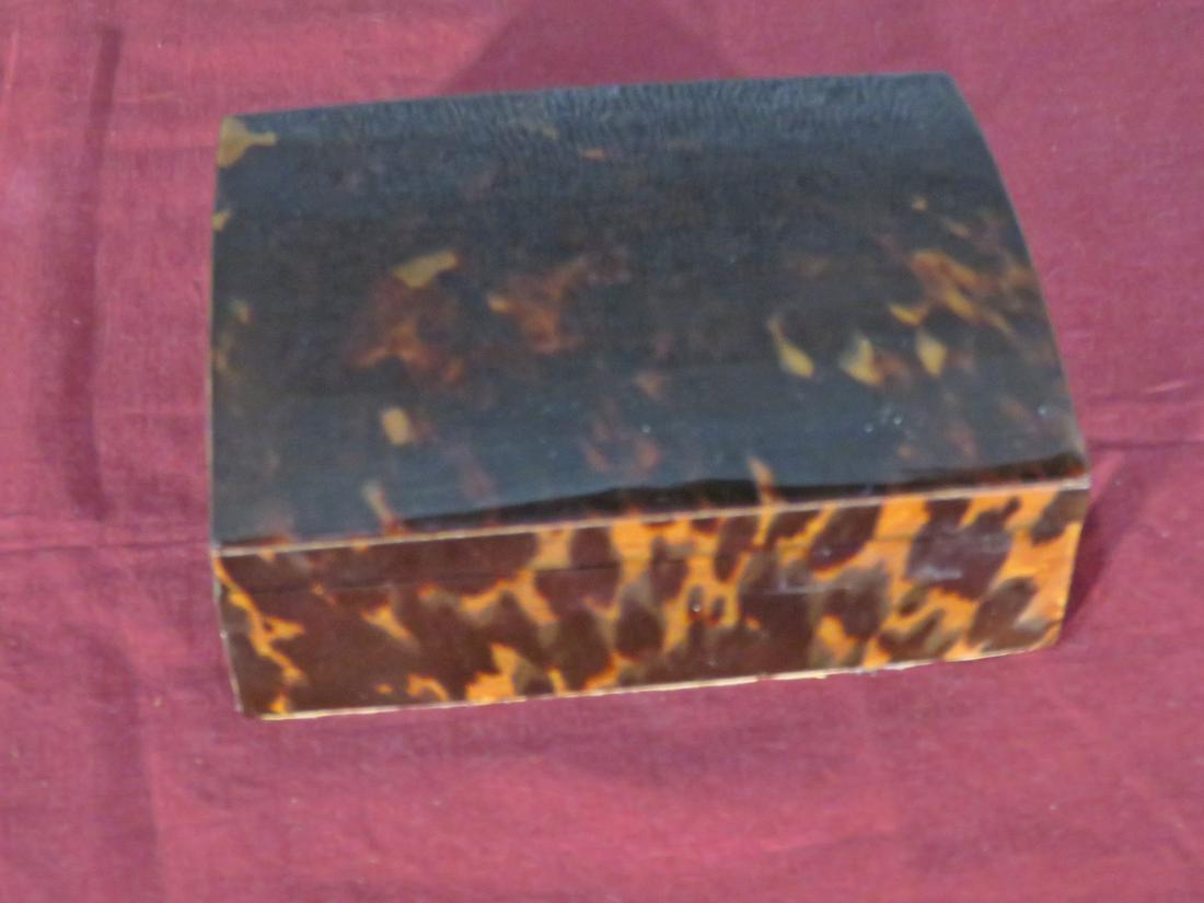 TORTOISE SHELL LIDDED BOX (1 of 8)