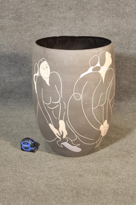 R.C. GORMAN "WOMAN SHUCKING CORN" POTTERY FLOOR VASE (1 of 13)