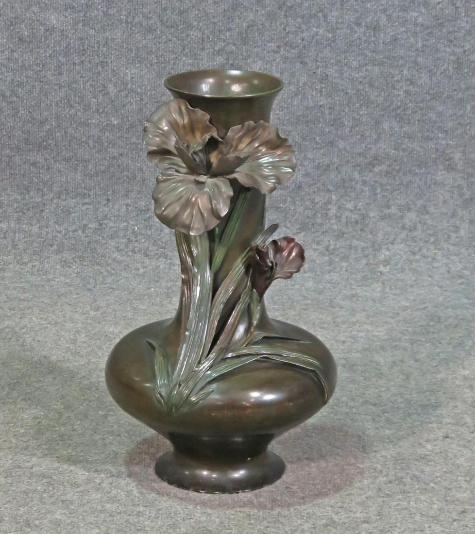 SIGNED ORIENTAL BRONZE VASE (1 of 9)